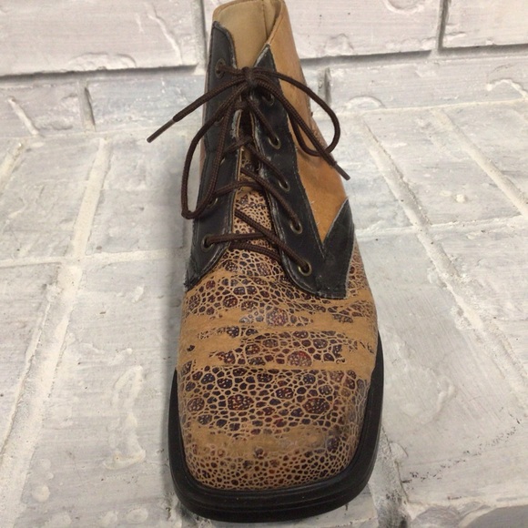 NYCOLE ST LOUIS - Truly unique lace up leather boots - Size 7.5 B - Picture 11 of 14